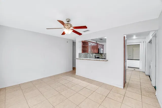 Residence photo 17