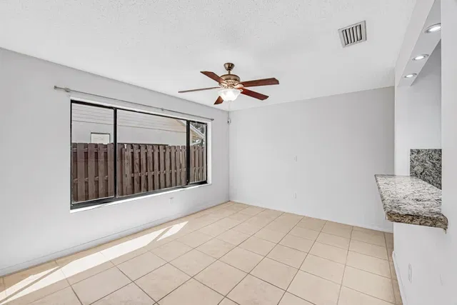 Residence photo 18
