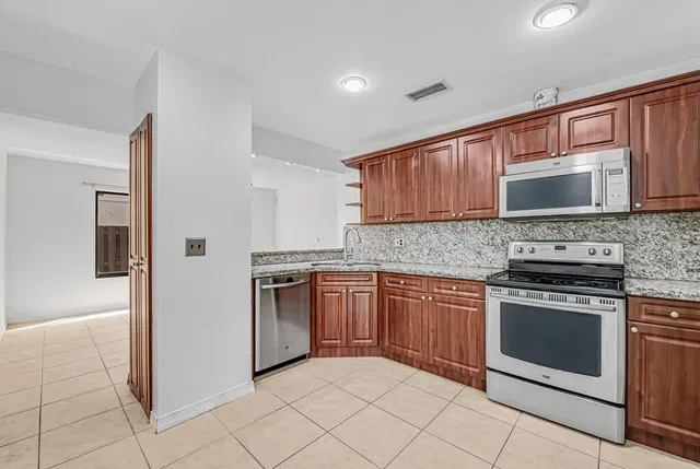 Residence photo 22