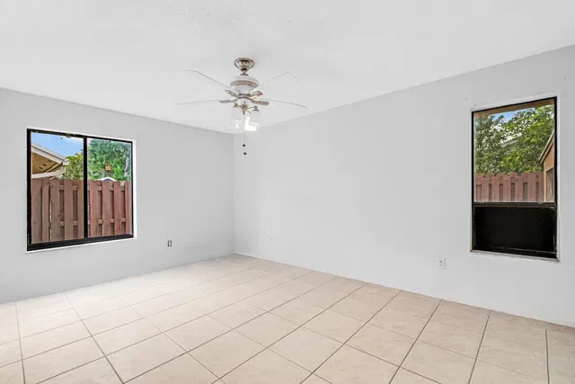 Residence photo 25