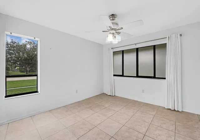 Residence photo 32