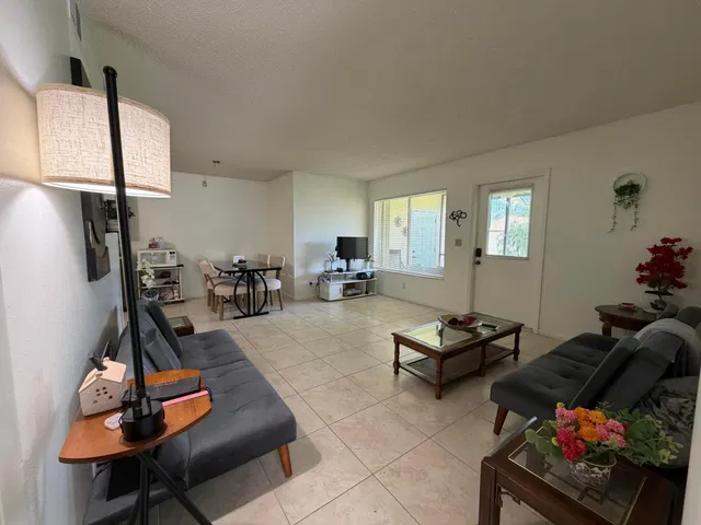 Unit C-2 photo 11