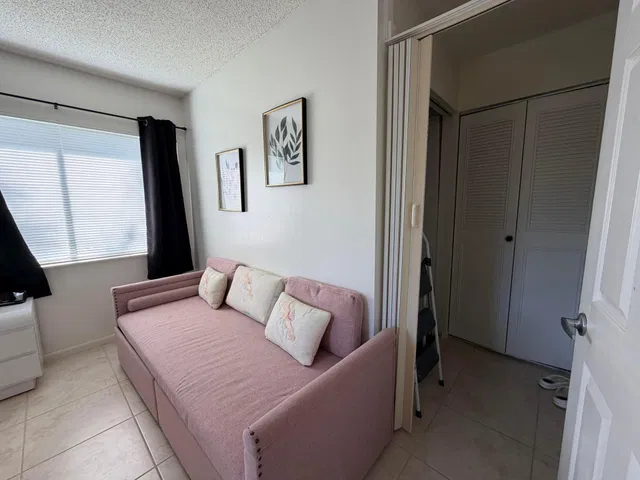 Unit C-2 photo 17