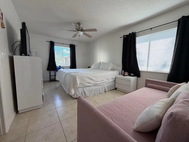 Unit C-2 photo 18