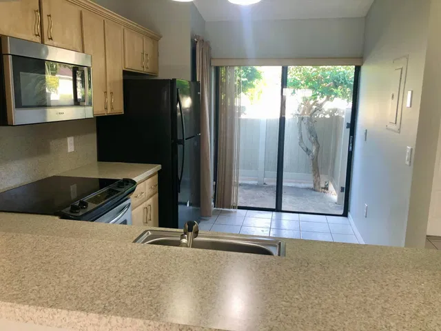 Unit C4 photo 3