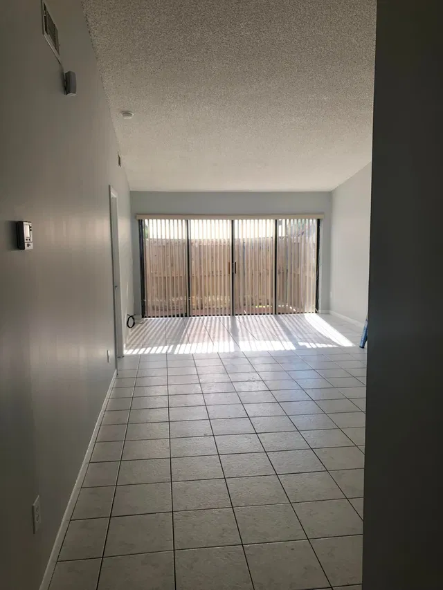 Unit C4 photo 7