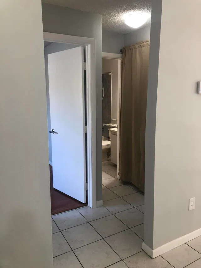 Unit C4 photo 15