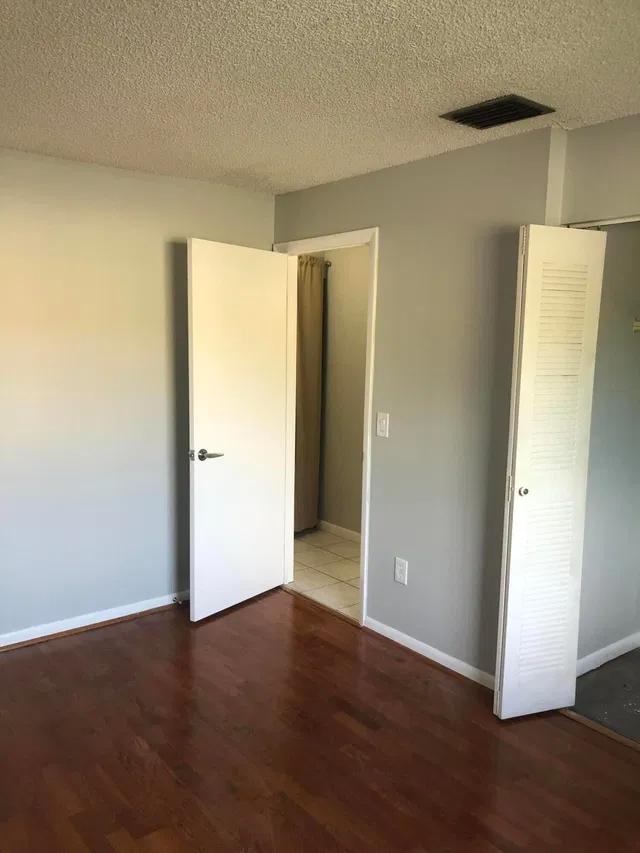 Unit C4 photo 17