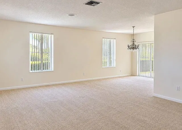 Residence photo 5