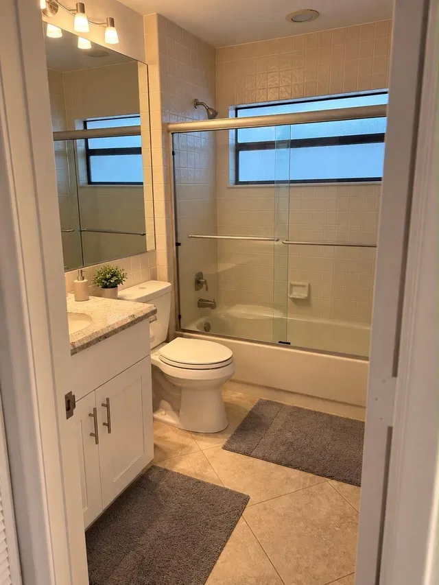 Unit B photo 26