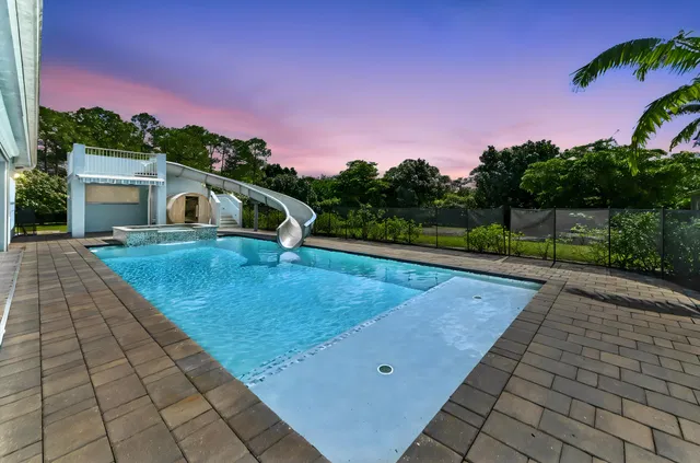  Residence photo 4