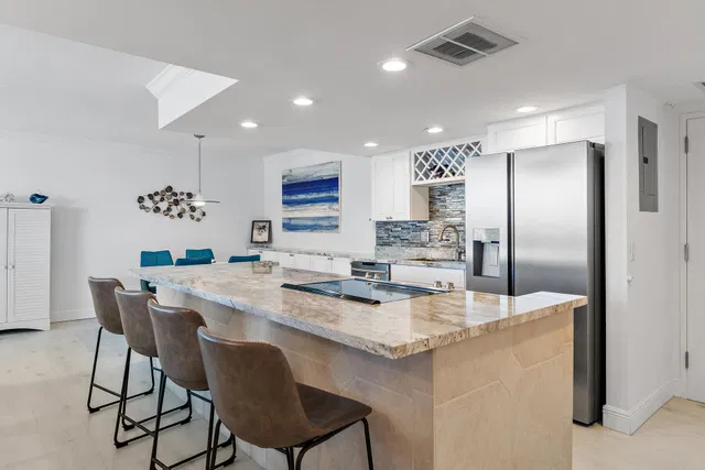 Singer Island Unit PH205 photo 3