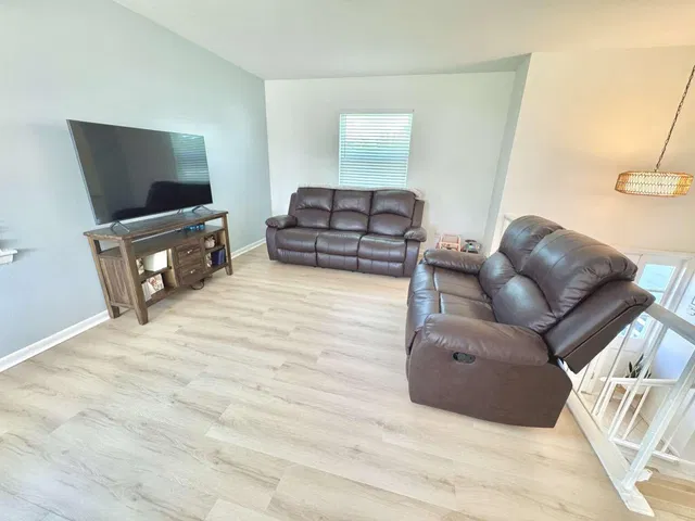  Residence photo 6