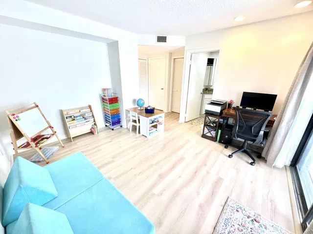 Residence photo 15