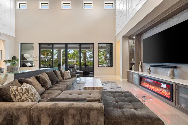 Residence photo 8