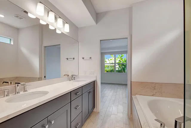 Residence photo 18