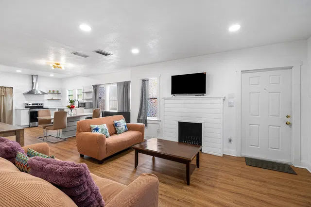  Residence photo 5