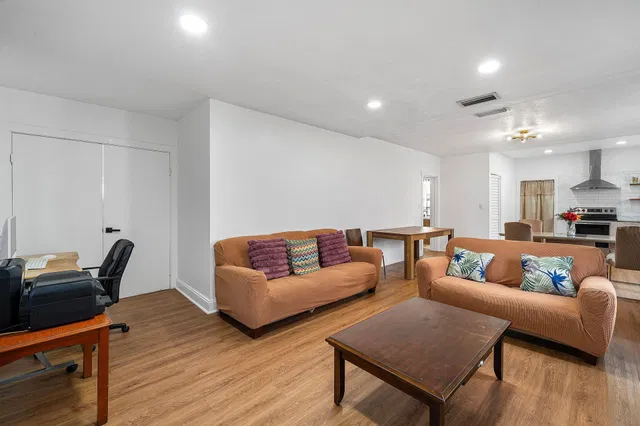  Residence photo 6