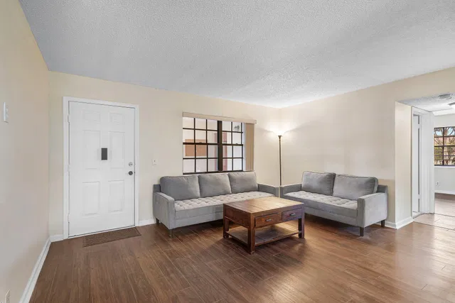 Residence photo 4