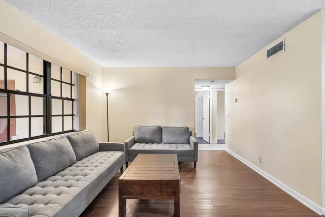 Residence photo 6