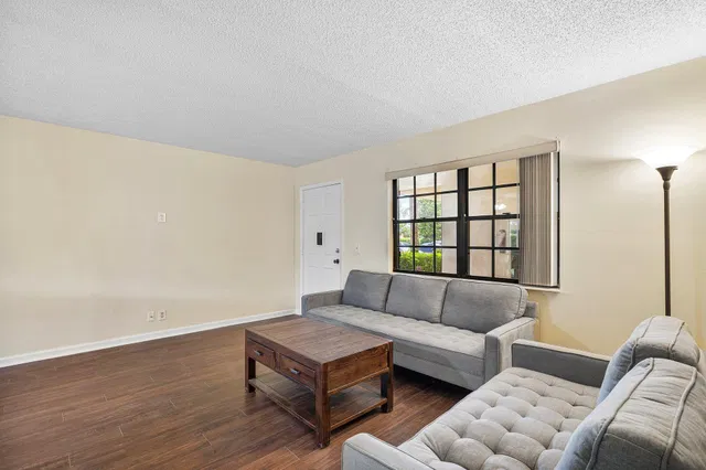 Residence photo 7