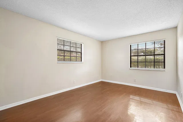 Residence photo 16