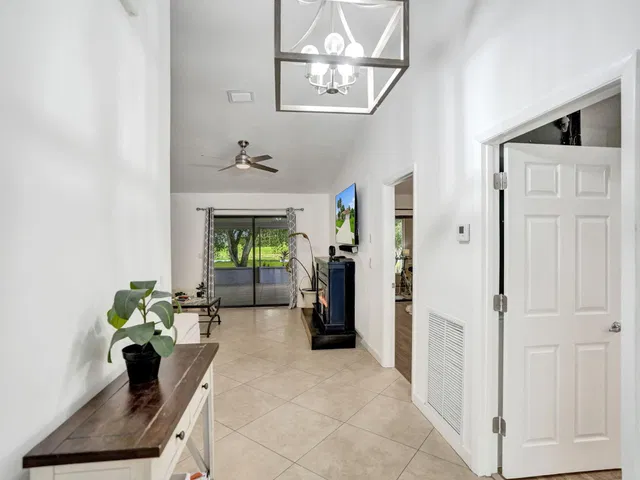 Residence photo 2
