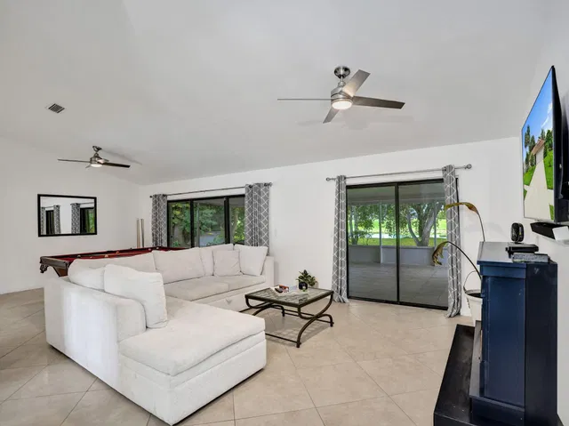 Residence photo 3
