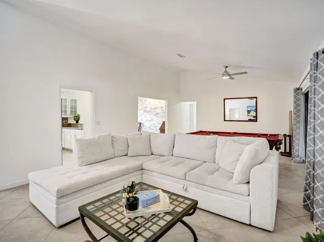 Residence photo 5