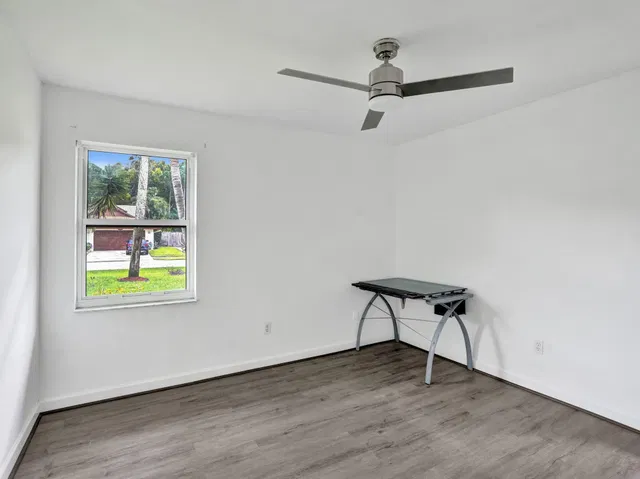Residence photo 17