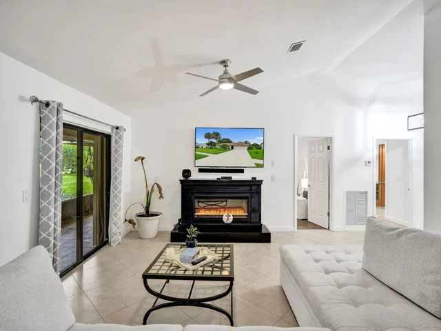 Residence photo 20