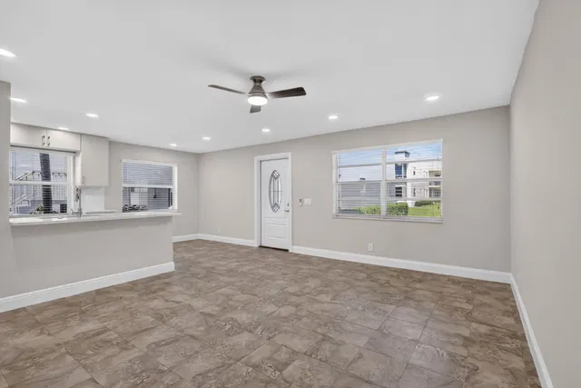  Residence photo 9