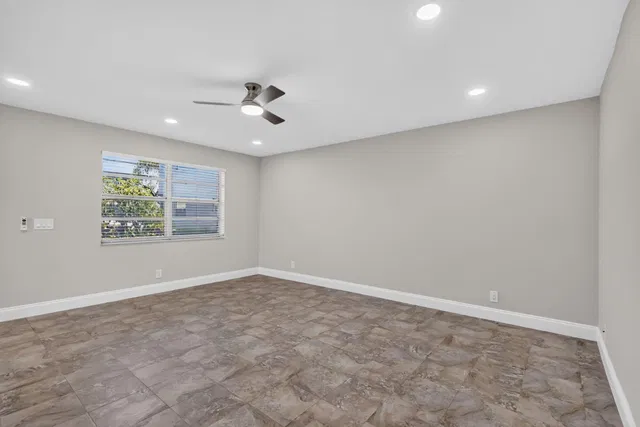  Residence photo 11