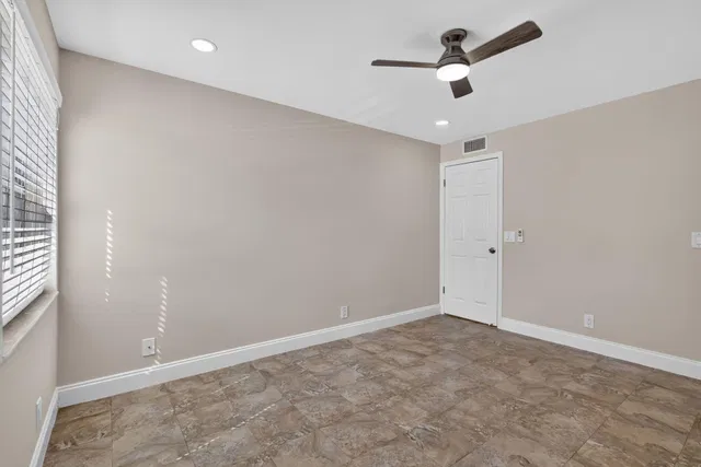  Residence photo 15
