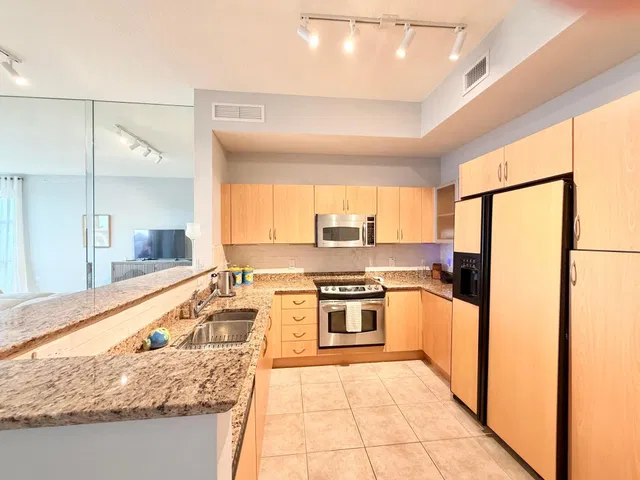 Windward Bay Lantana Unit Ph15 photo 6