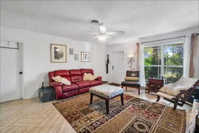 Residence photo 10