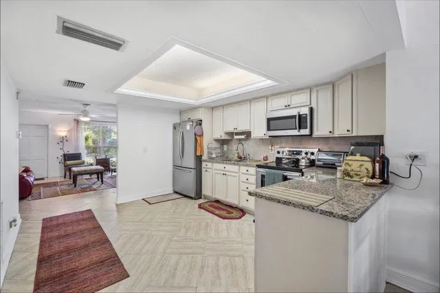 Residence photo 12