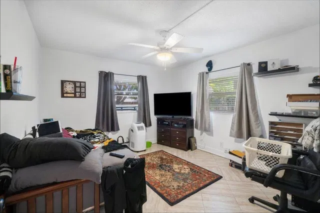 Residence photo 18