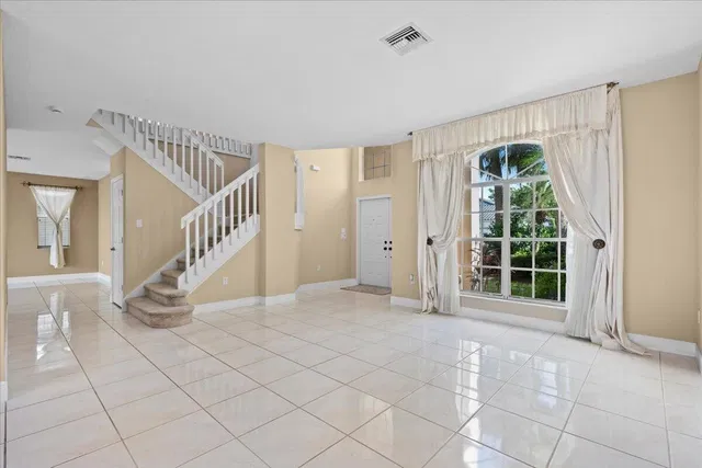 Residence photo 12