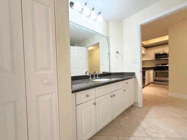 Unit 204 photo 3