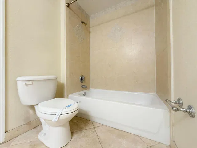 Unit 204 photo 4
