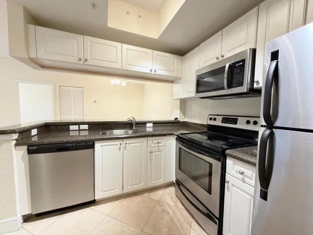 Unit 204 photo 8