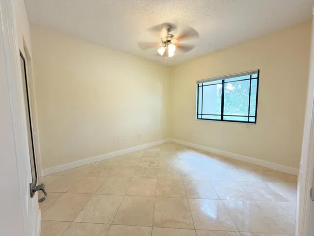 Unit 204 photo 12