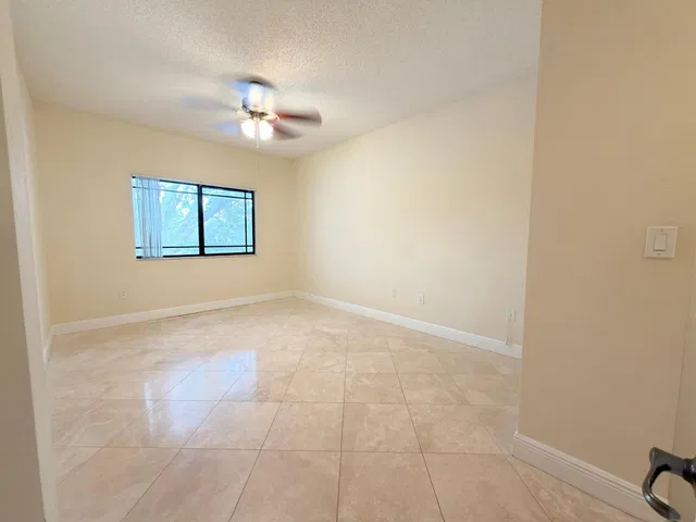 Unit 204 photo 14