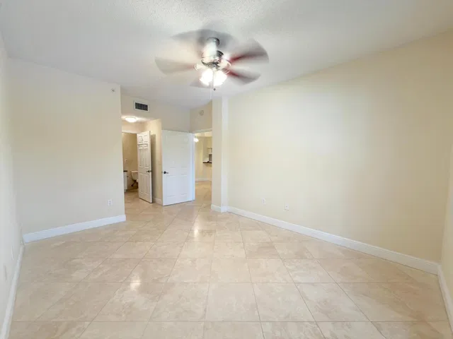 Unit 204 photo 16