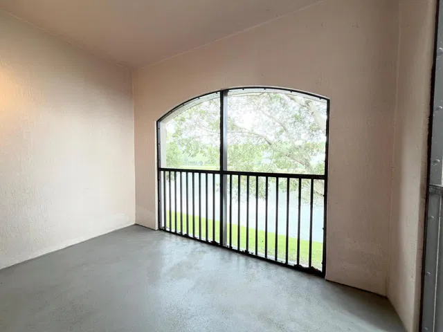 Unit 204 photo 18