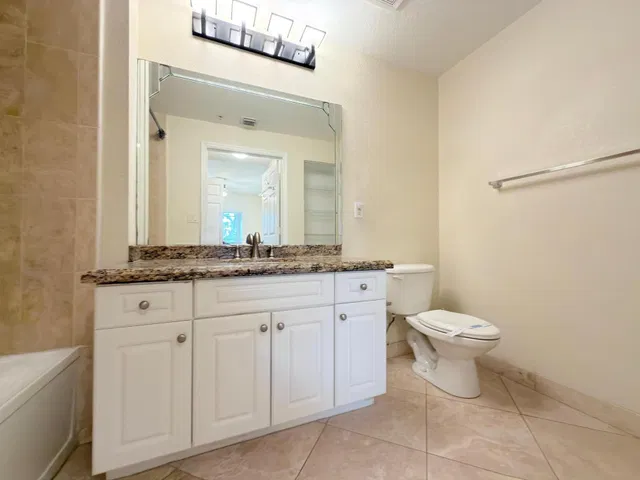 Unit 204 photo 20