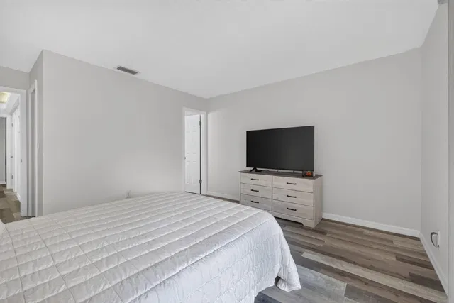 Unit D14 photo 18