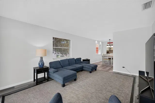 Unit D14 photo 23