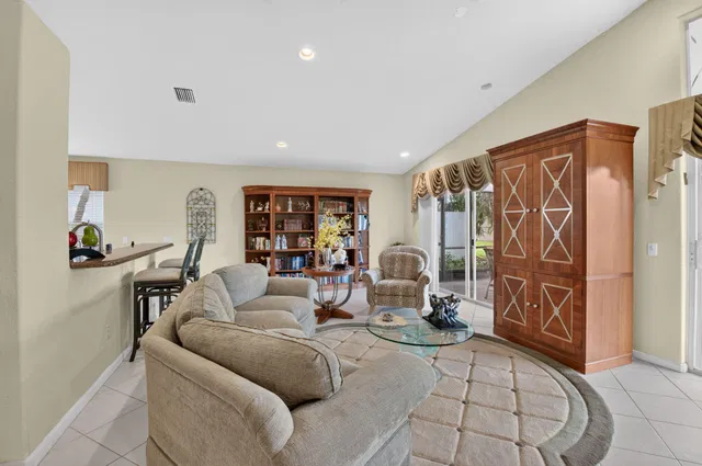 Residence photo 9